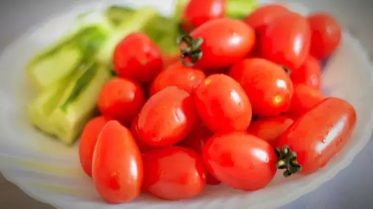 təzyiqi aşağı pomidor salan qidalar
