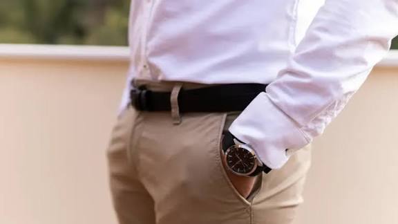 əlləri cibdə yerimək